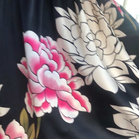 Jessica Simpson Floral, A Line Satin Dress. - Picture 4 of 9